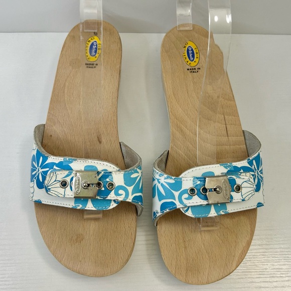 Dr. Scholl's Shoes - Dr Scholl’s Vintage Blue & White Hawaiian Hibiscus Silver Buckle Sandal Size 10